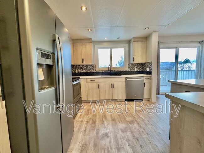 3717 Webber Rd in West Kelowna, BC - Building Photo - Building Photo