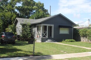 411 S E St in Pensacola, FL - Building Photo
