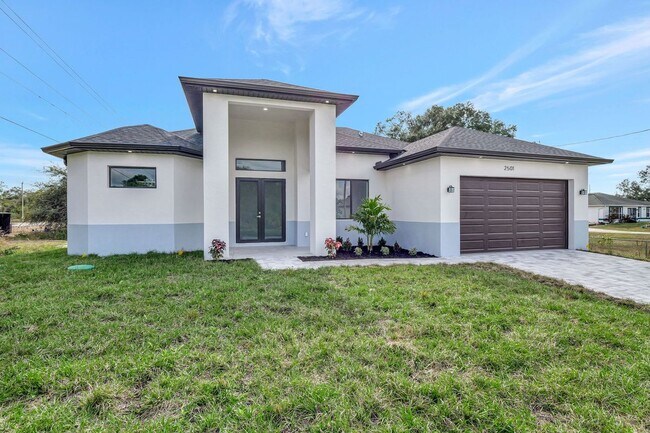 2501 56th St SW in Lehigh Acres, FL - Building Photo - Building Photo