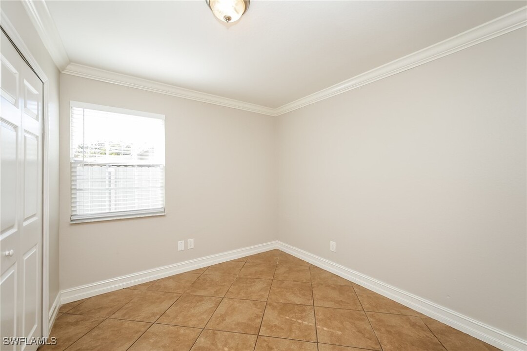 984 Jolly Rd in North Fort Myers, FL - Foto de edificio
