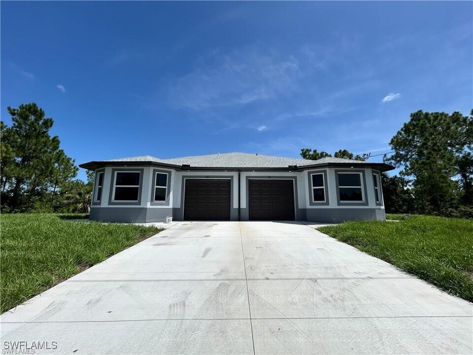 13 East 12th Street in Lehigh Acres, FL - Building Photo