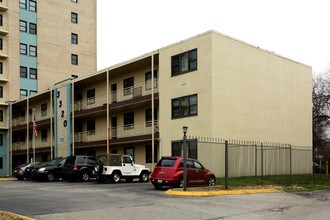 The Brown Suburban in Louisville, KY - Building Photo - Building Photo