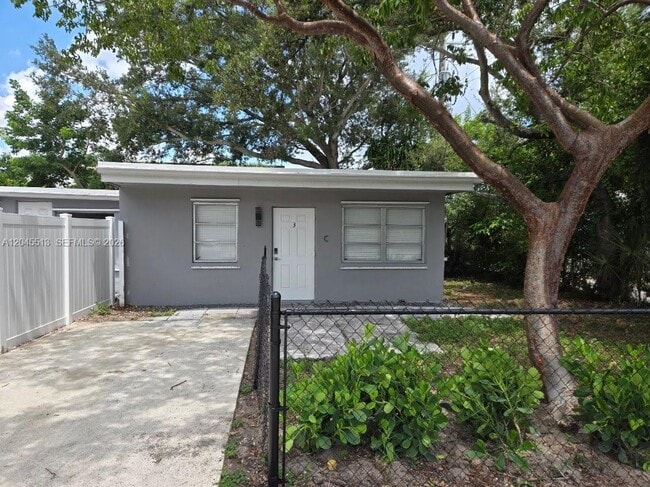 325 SW 14th Ct