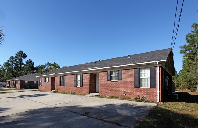 2375-2377 Andorra St in Navarre, FL - Foto de edificio - Building Photo