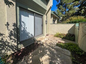 3258 Caminito Eastbluff in San Diego, CA - Building Photo - Building Photo
