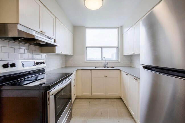 Queen Margaret I in Kitchener, ON - Building Photo - Building Photo