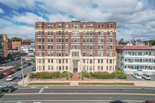 285 Lynn Shore Dr in Lynn, MA - Building Photo - Building Photo