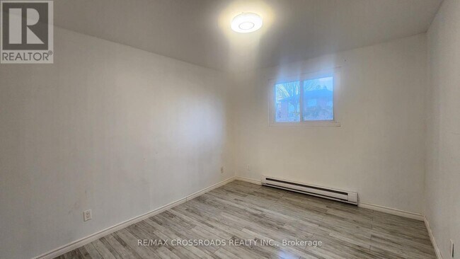 295 Dwight Ave in Oshawa, ON - Building Photo - Building Photo
