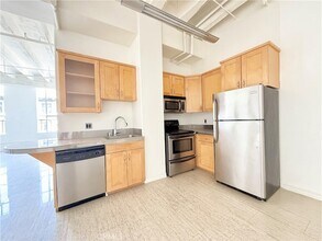 312 W 5th St, Unit 714 in Los Angeles, CA - Building Photo - Building Photo