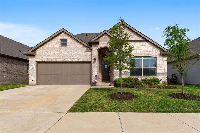 1125 Knightsbridge Rd in Argyle, TX - Building Photo