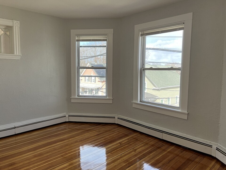 342 Broadway, Unit #1 in Lynn, MA - Building Photo