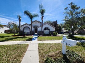 819 Sandy Trail Pl in Brandon, FL - Building Photo