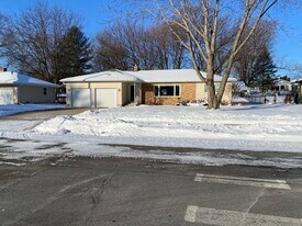 808 Davis St in Sun Prairie, WI - Building Photo