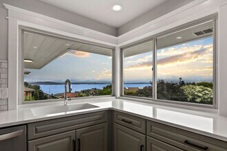5639 SW Orleans St in Seattle, WA - Building Photo - Building Photo