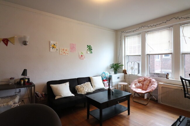 2003 Commonwealth Ave in Boston, MA - Foto de edificio - Building Photo