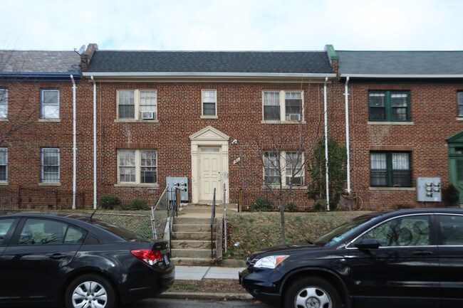 1806 C St SE in Washington, DC - Building Photo - Building Photo