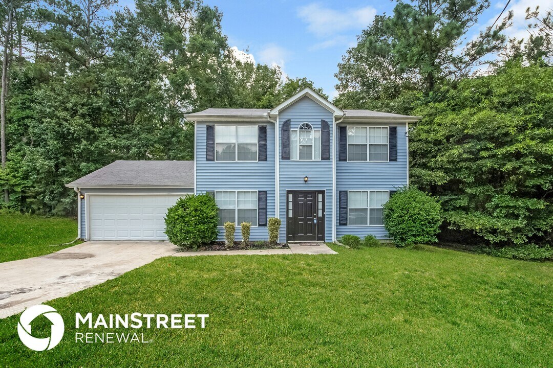 1305 Sandybrook Ct in Lithonia, GA - Building Photo