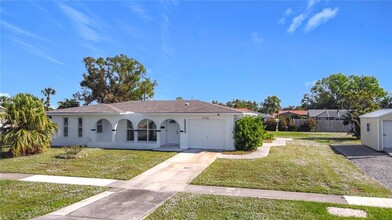 2166 Beacon Dr in Port Charlotte, FL - Building Photo - Building Photo