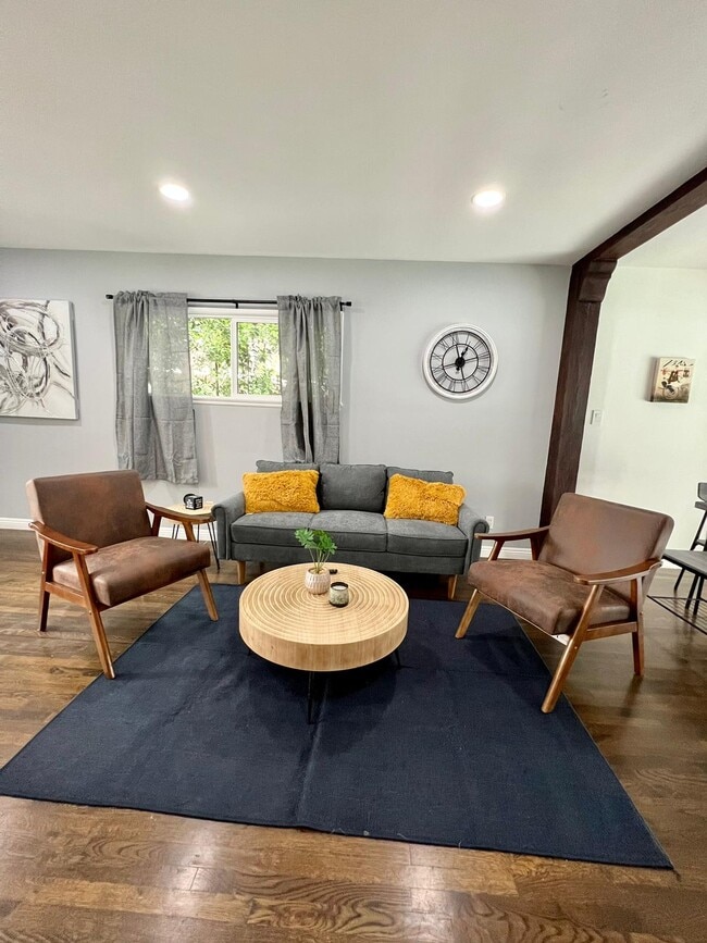 15732 Covello St in Los Angeles, CA - Building Photo - Building Photo