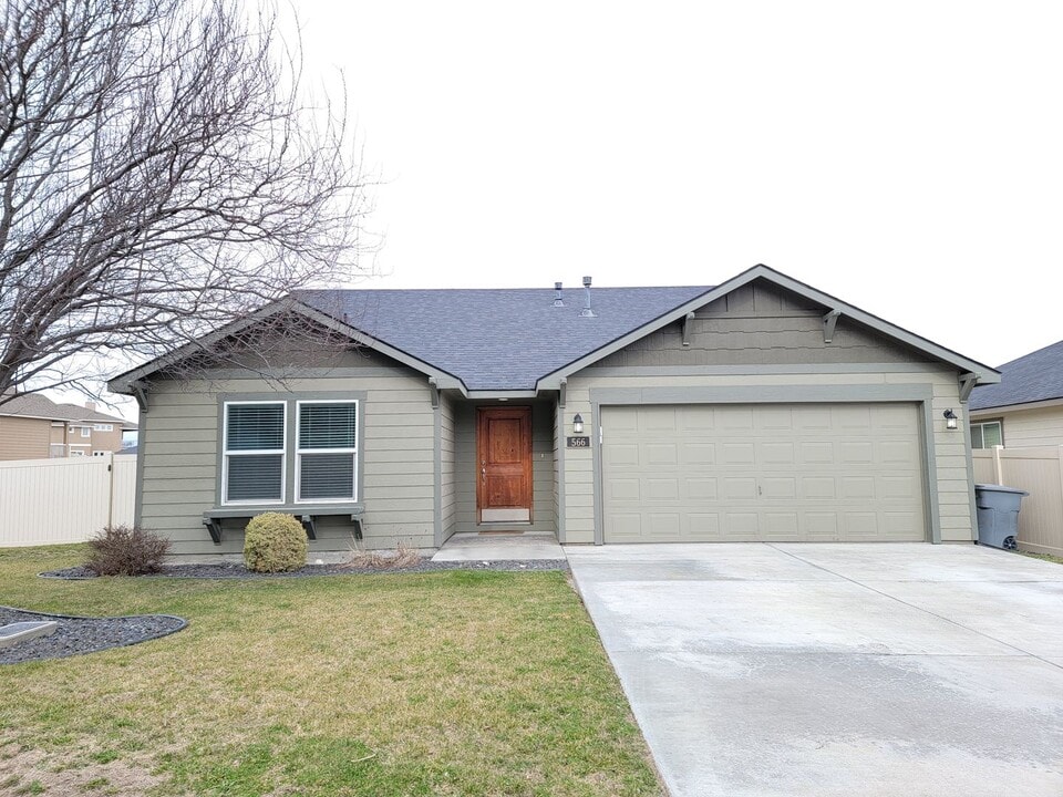 566 Jordan Ln in Richland, WA - Building Photo