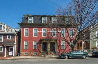 133 Otis St, Unit 2 in Cambridge, MA - Foto de edificio - Building Photo