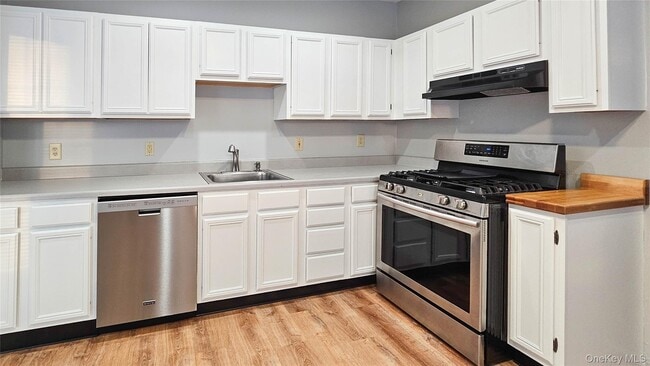 11 Middle St in Goshen, NY - Building Photo - Building Photo