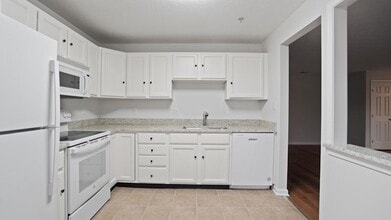692 Winding Stream Way in Odenton, MD - Building Photo - Building Photo