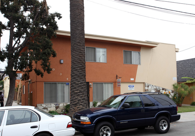 2034 E Florida St in Long Beach, CA - Foto de edificio - Building Photo