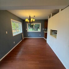 10002 N Whitworth Dr in Spokane, WA - Foto de edificio - Building Photo