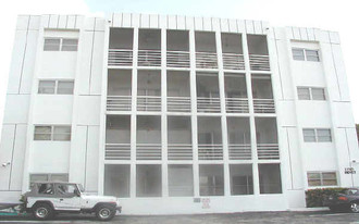 Dewey Street Apartments in Hollywood, FL - Building Photo