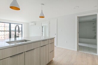 28 Soden St, Unit 5 in Cambridge, MA - Foto de edificio - Building Photo