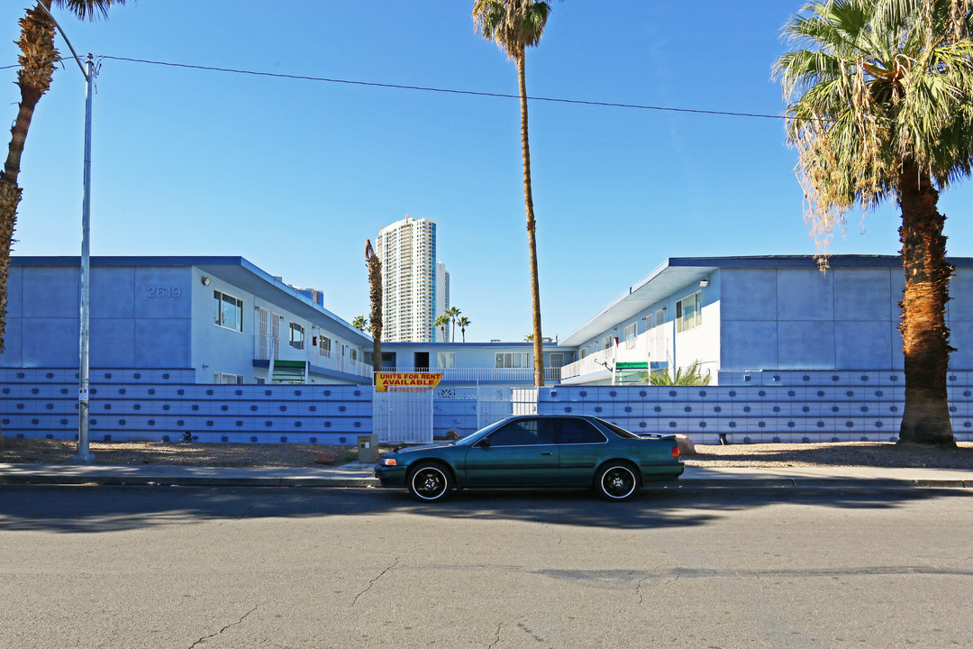 Skyline Suites in Las Vegas, NV - Building Photo