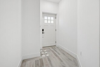 131 Zabriskie St in Jersey City, NJ - Building Photo - Building Photo