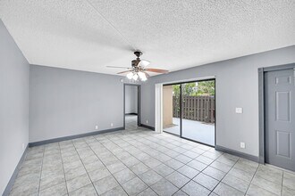 1204 Waterview Cir in Palm Springs, FL - Building Photo - Building Photo