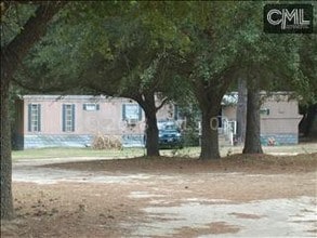 Fish House Camp Ground & Mobile Home Park in Elloree, SC - Foto de edificio - Other