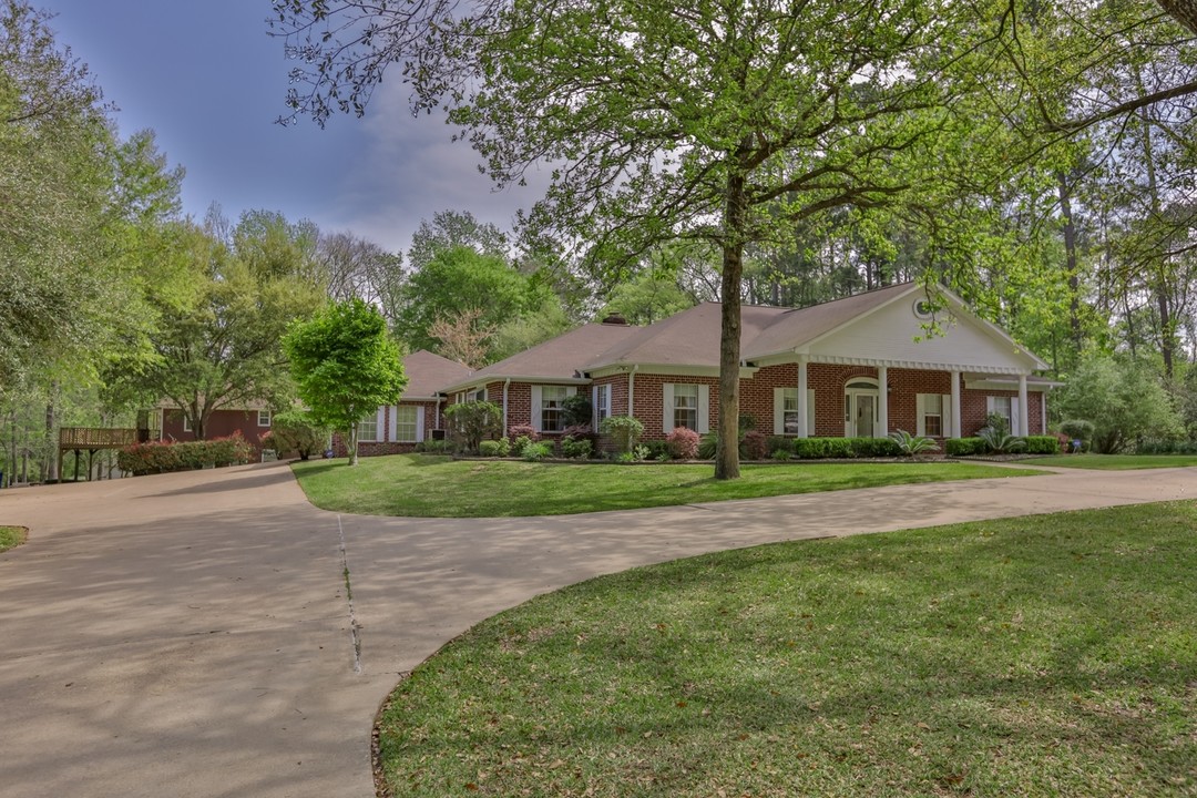 301 Forest Ln in Huntsville, TX - Building Photo