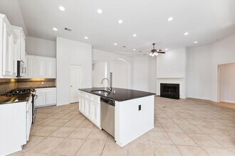 5230 Pebble Bluff Ln in Sugar Land, TX - Building Photo - Building Photo