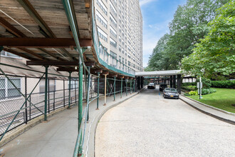 River Point Towers in Bronx, NY - Building Photo - Building Photo