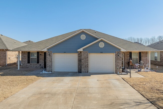 Rose Rock Cottages in Noble, OK - Foto de edificio - Building Photo