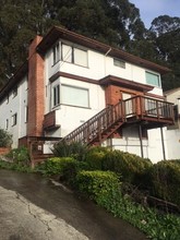 6518 Outlook Ave in Oakland, CA - Foto de edificio - Building Photo