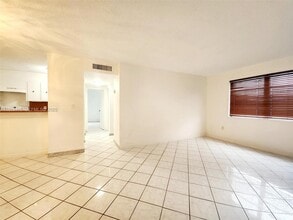 1225 NE 124th St in North Miami, FL - Building Photo - Building Photo