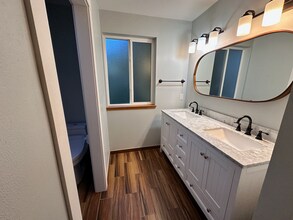 1647 Jeannette Plz NW in Bainbridge Island, WA - Building Photo - Building Photo