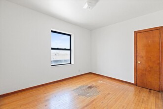 3557 W Cortland St, Unit 3 in Chicago, IL - Building Photo - Building Photo