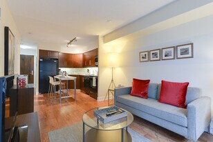 325 Front St W in Toronto, ON - Building Photo