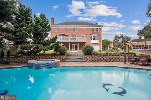 9917 Kendale Rd in Potomac, MD - Building Photo