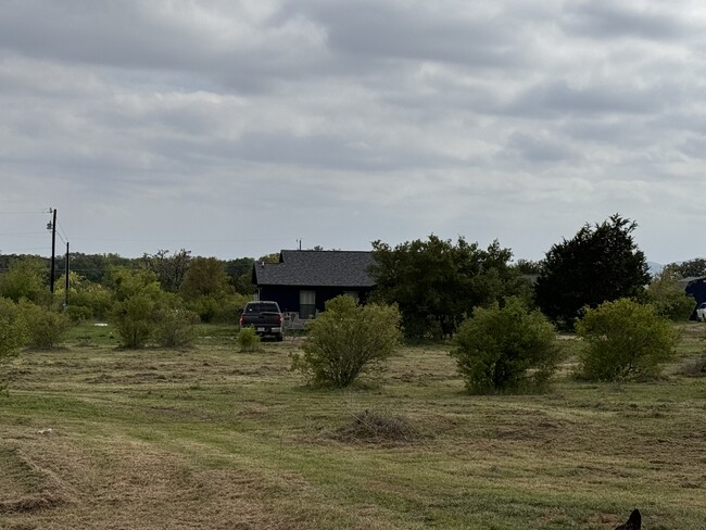 370 Red Byrd Ln in Pipe Creek, TX - Foto de edificio - Building Photo