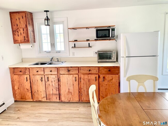 14 Stoney Brook Dr in Waterford, CT - Building Photo - Building Photo