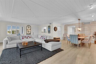 222 Harbour Dr in Naples, FL - Foto de edificio - Building Photo