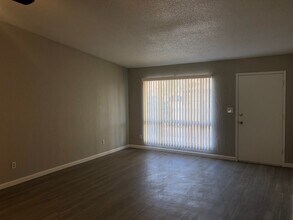 7015 E Wilshire Dr in Scottsdale, AZ - Building Photo - Building Photo