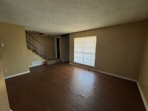 1102 Covey Ln-Unit -# B in Killeen, TX - Building Photo - Building Photo